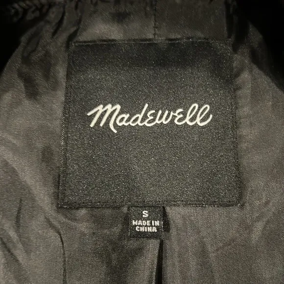 🔹 Madewell Bomber Jacket
