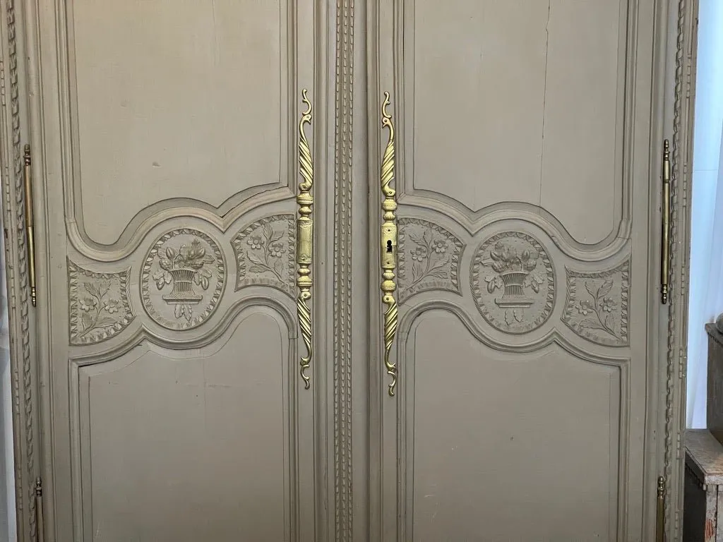 18TH CENTURY LOUIS XV FRENCH PROVINCIAL ARMOIRE