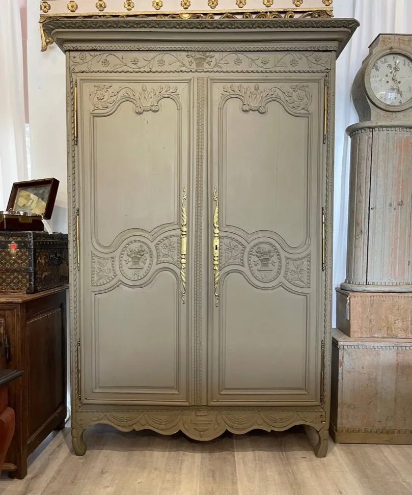 18TH CENTURY LOUIS XV FRENCH PROVINCIAL ARMOIRE