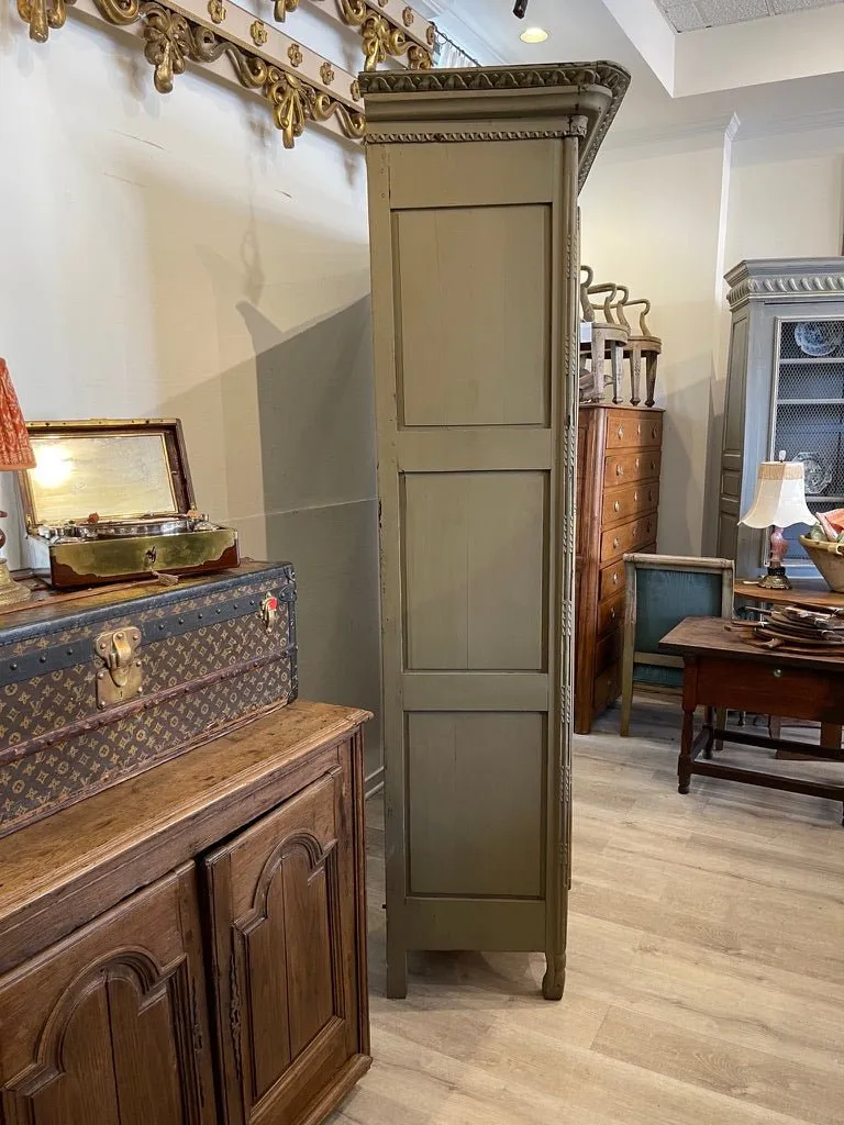 18TH CENTURY LOUIS XV FRENCH PROVINCIAL ARMOIRE
