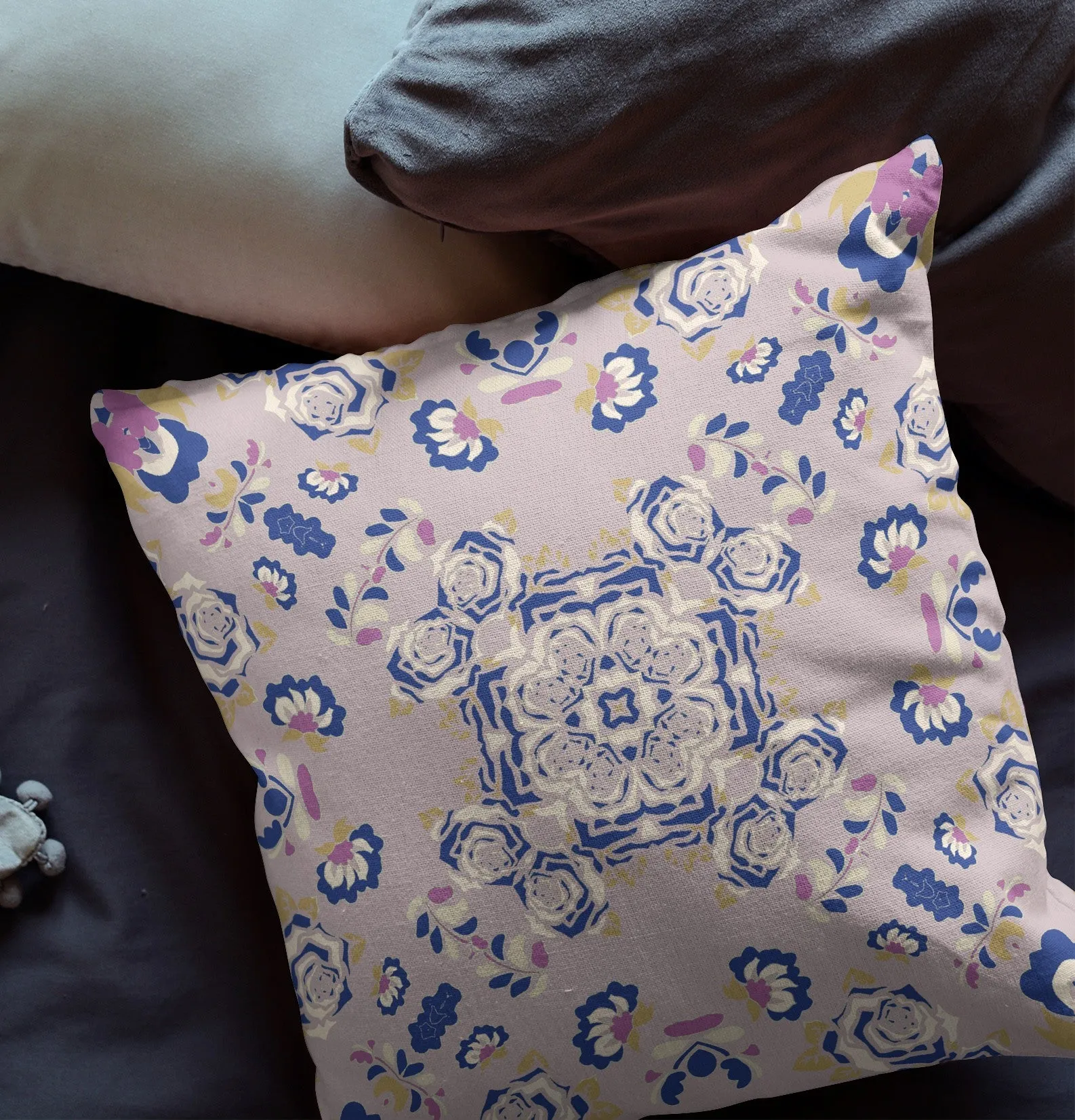 26” Lavender Blue Wreath Indoor Outdoor Zippered Throw Pillow