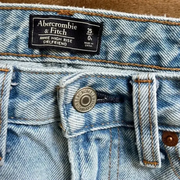 Abercrombie &amp; Fitch Annie High Rise Girlfriend Jean Size 25/US 0