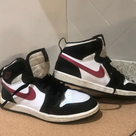 AIR JORDAN 1 RETRO MID &quot;Black Gym Red&quot;