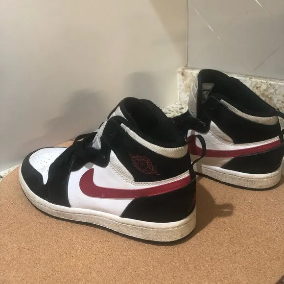 AIR JORDAN 1 RETRO MID &quot;Black Gym Red&quot;