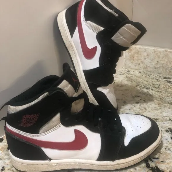 AIR JORDAN 1 RETRO MID &quot;Black Gym Red&quot;