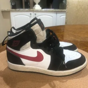 AIR JORDAN 1 RETRO MID &quot;Black Gym Red&quot;
