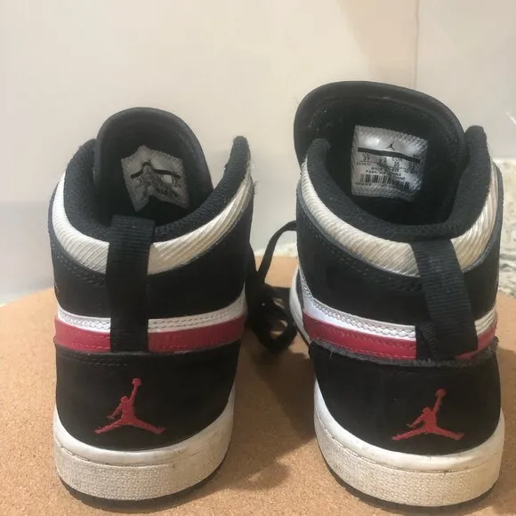 AIR JORDAN 1 RETRO MID &quot;Black Gym Red&quot;