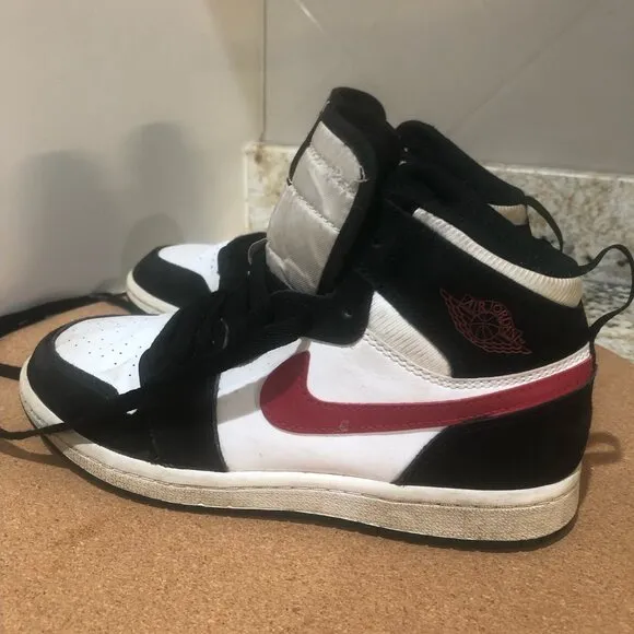 AIR JORDAN 1 RETRO MID &quot;Black Gym Red&quot;