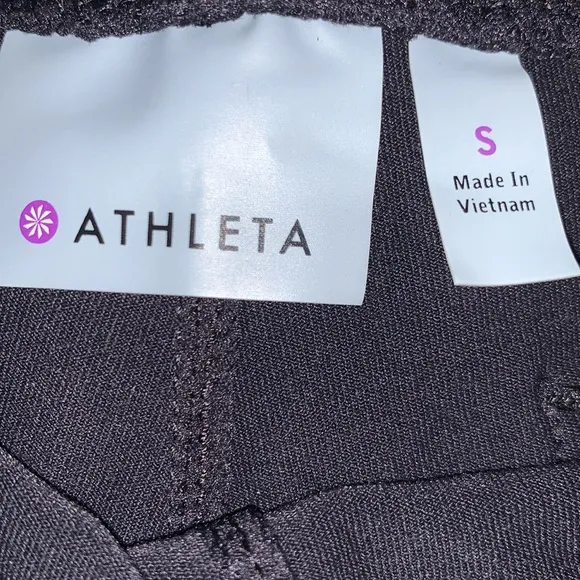 ATHLETA BRAND NEW SIZE SMALL JET BLACK METRO BIKE SHORTS