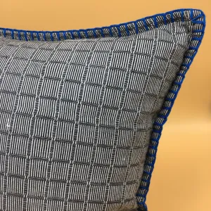 Binacol mat accent pillow