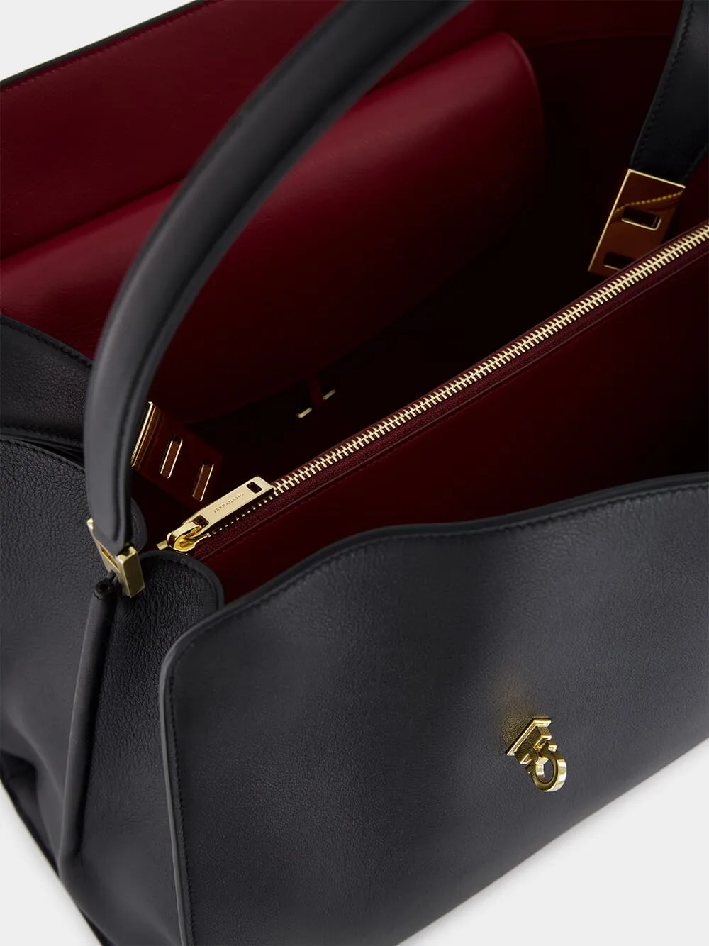 Black Hug Medium Shoulder Bag