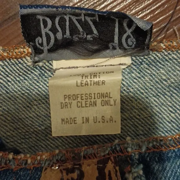 Buzz 18 Vintage Upcycled Levi's High Waisted Cropped Snake Skin Jeans A40