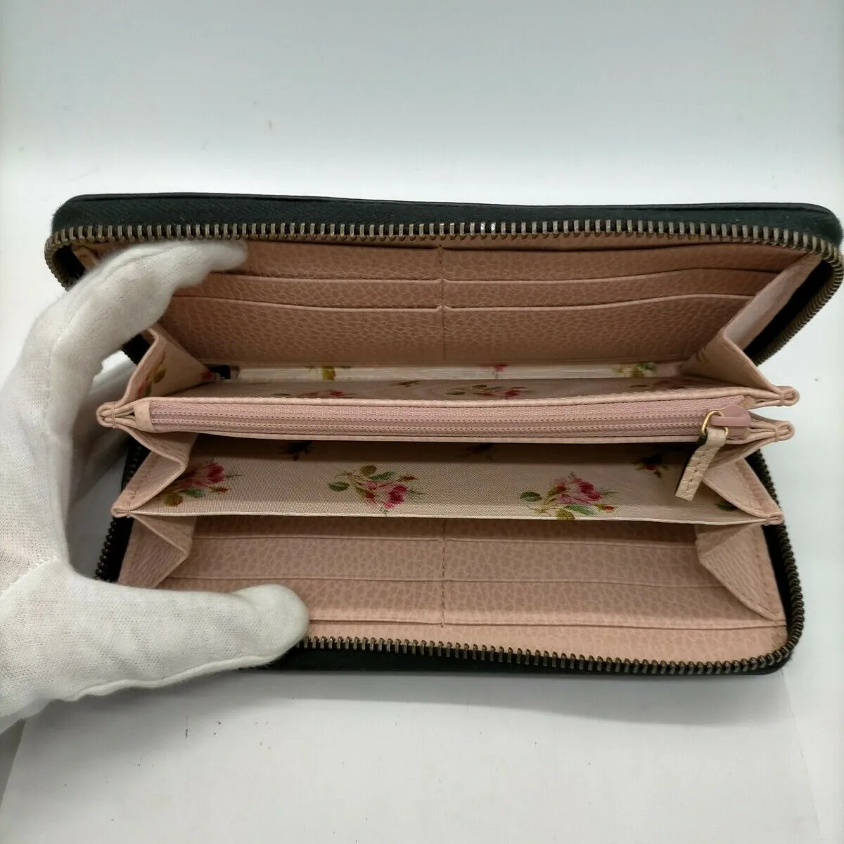 Gucci  Zippy  Black Leather Wallet