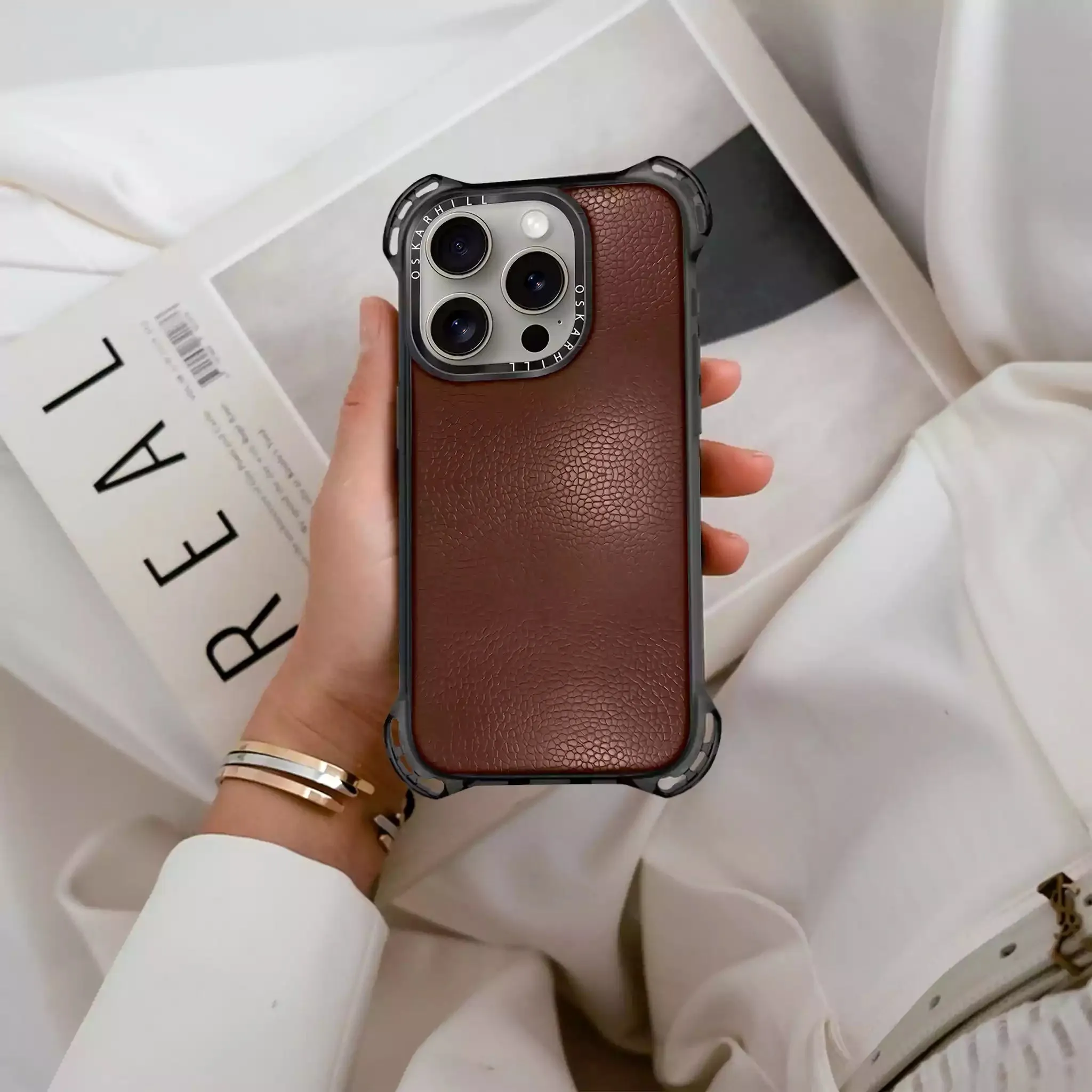 iPhone 16 Pro Case Bounce Leather — Crater Brown