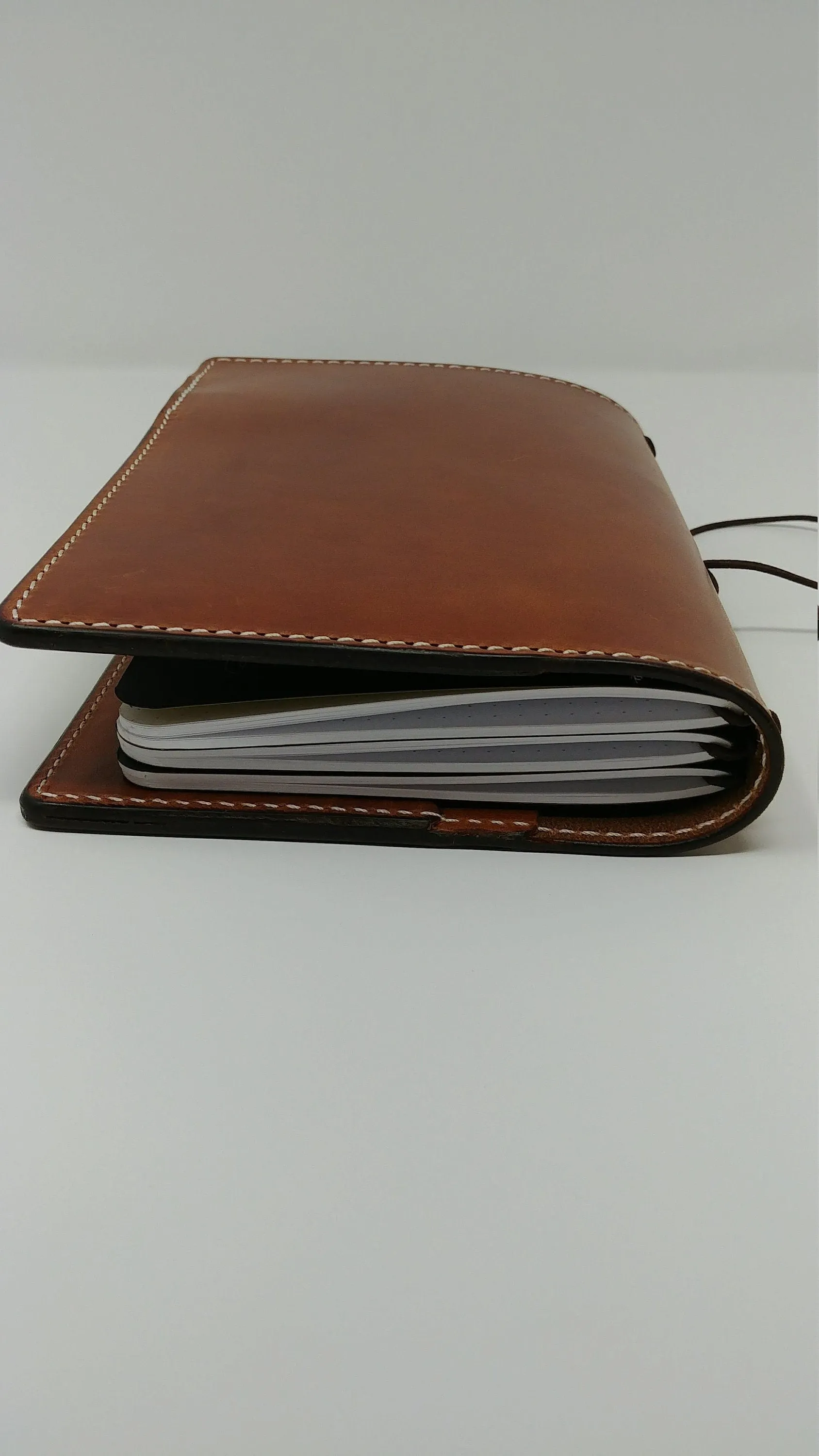 Leather Planner, B6 Traveler’s Notebook,  Deluxe w pockets & pen loop, Full Grain Leather Journal fits 5x7 Inserts, Upick leather finish