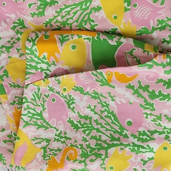 Lilly Pulitzer Corral  Fish and sea Horse Print Size 6