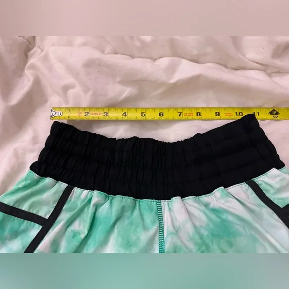 Lululemon bundle !! 2 speed up? shorts size 4 lined