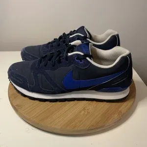 Nike Air Waffle Trainer Leather Mens Size 11.5 Dark Obsidian/Gym Blue 454395-442