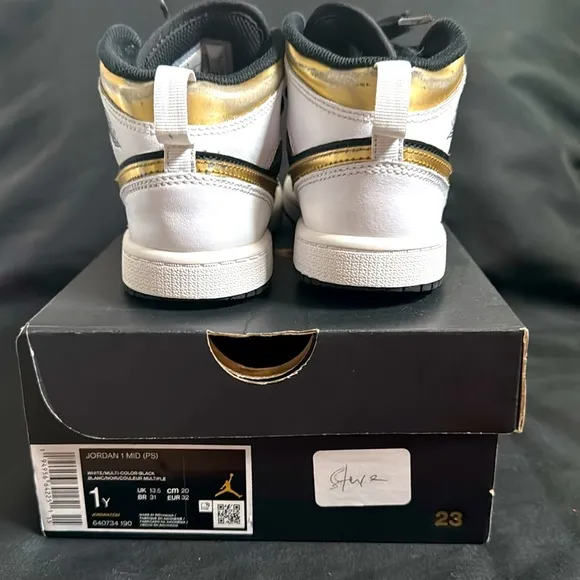 Nike Jordan 1 Mid sz 1 little kids.