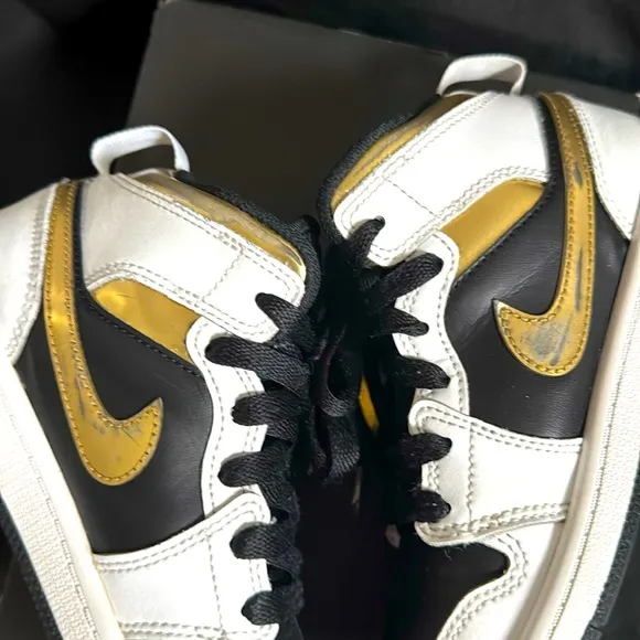 Nike Jordan 1 Mid sz 1 little kids.
