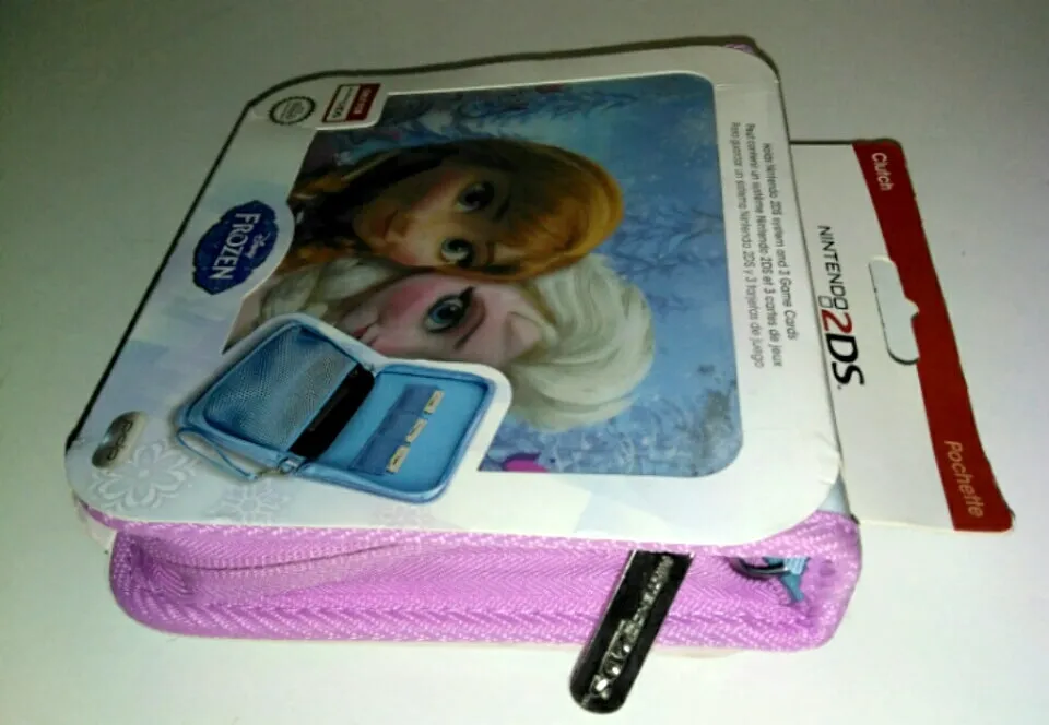 Nintendo 2DS Frozen Clutch