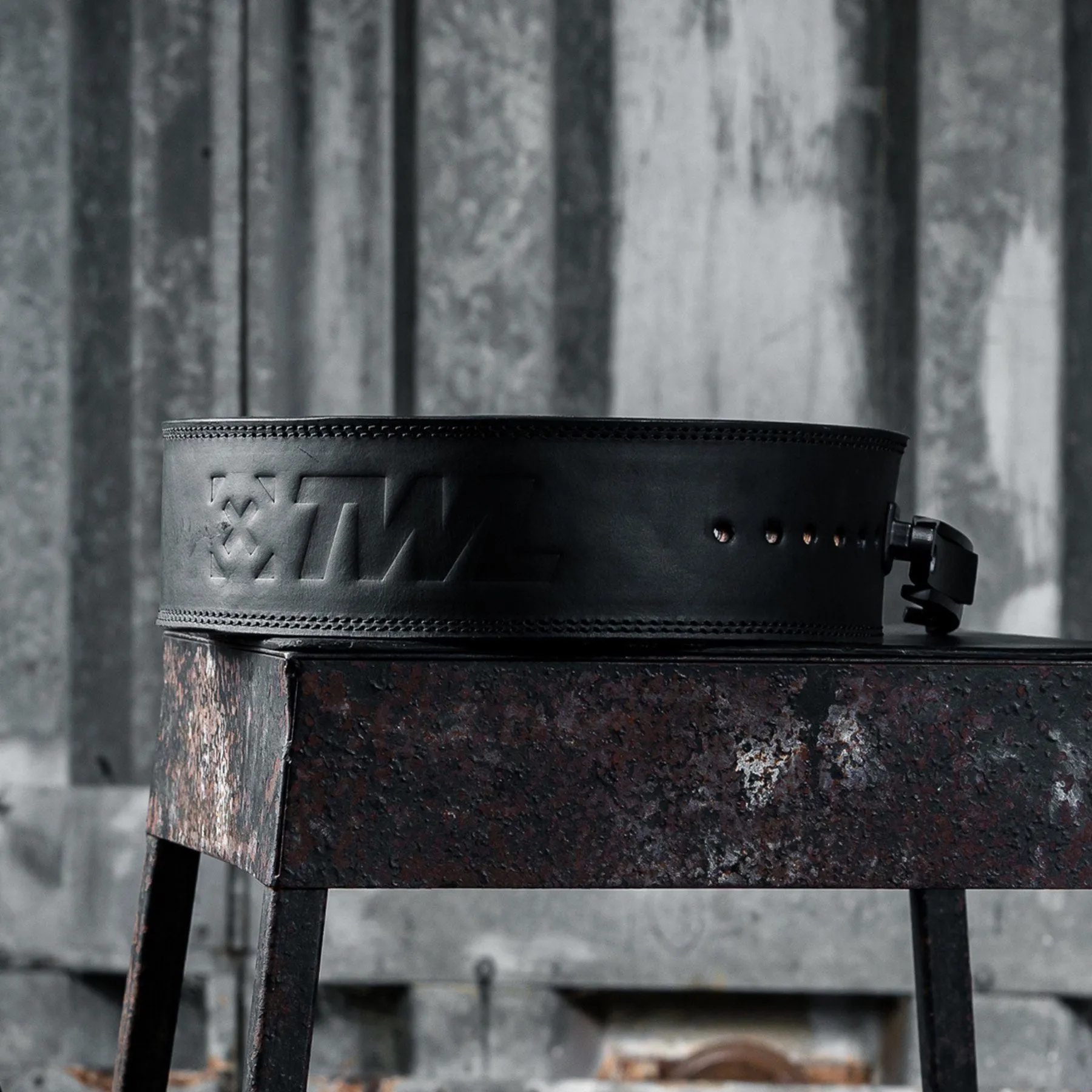 TWL - LEATHER LEVER BELT - BLACK