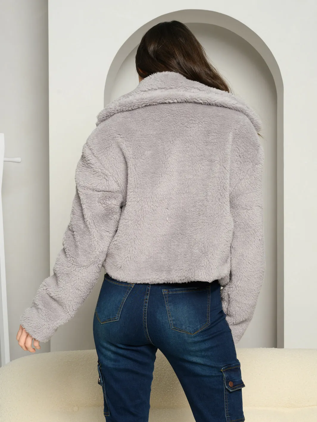 WOMEN'S FUZZY ZIPPER CLOSURE JACKET